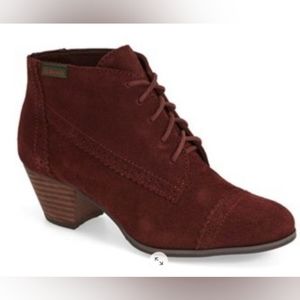 G.H.BASS CO. BURGUNDY ANKLE BOOTS